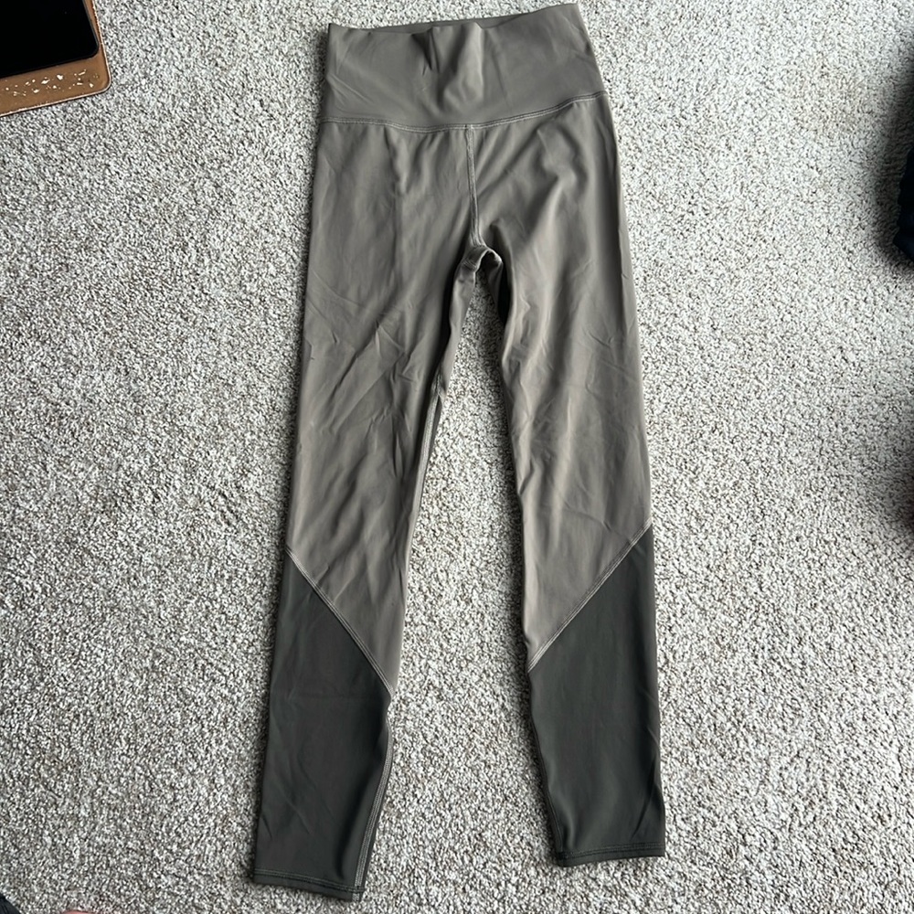 Vuori leggings tan and green